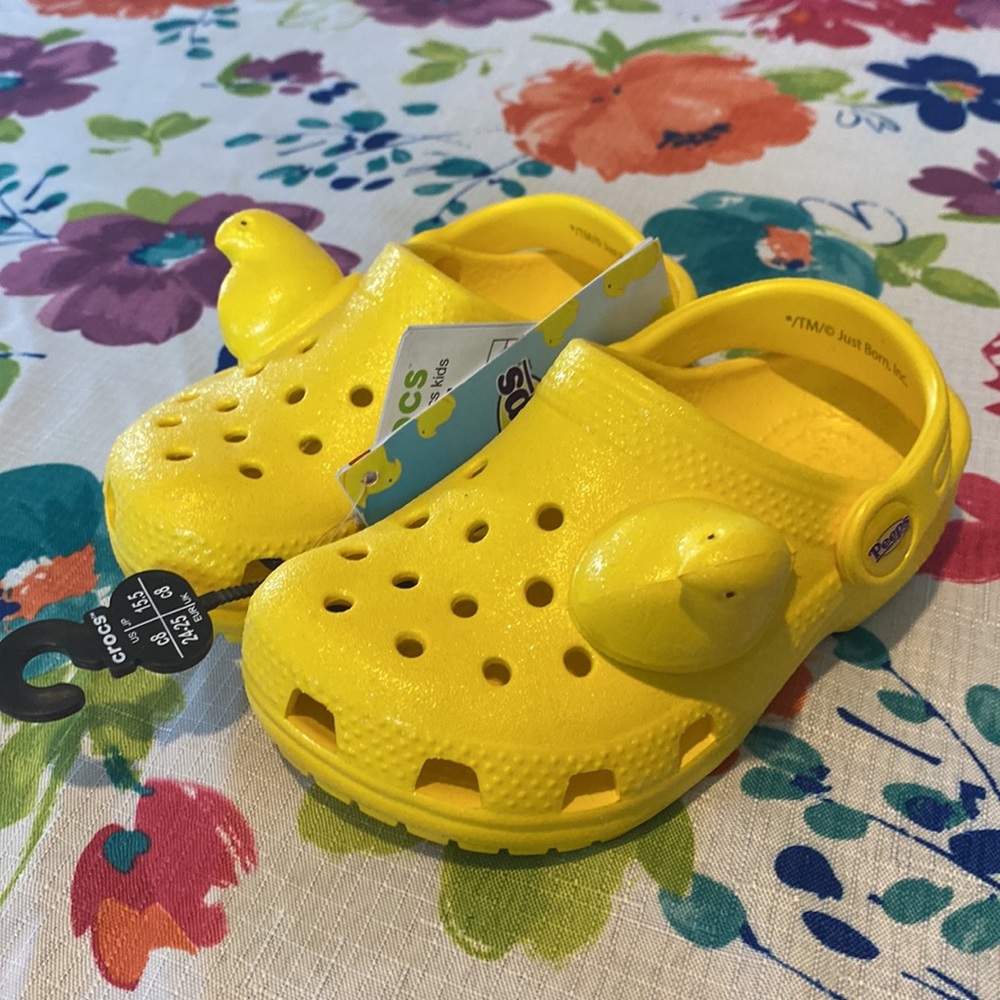 NWTS  Rare Crocs yellow peeps.
